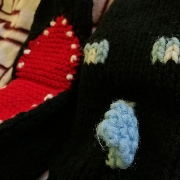 Vintage Hand Knit Shark Novelty Mittens S / M - Picture 5 of 5